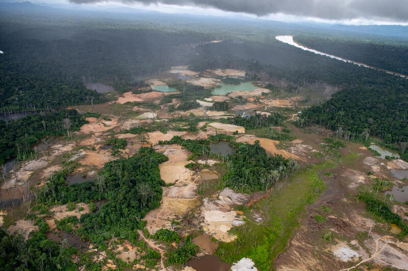 Garimpo ilegal na Terra Indigena Yanomami Christian Braga Greenpeace - Desmatamento na Amazônia cresce 54% e atinge pior abril dos últimos 15 anos